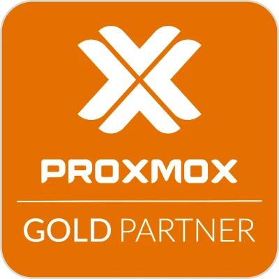 Orangenes Abzeichen mit weißer Schrift und dem "Proxmox Gold Partner" untereinander.